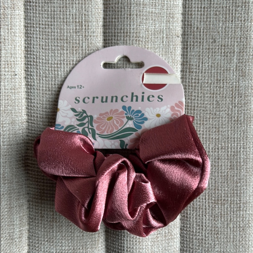 💚 5 for $15! 💚 Free with bundle! Silky Pink Scrunchies